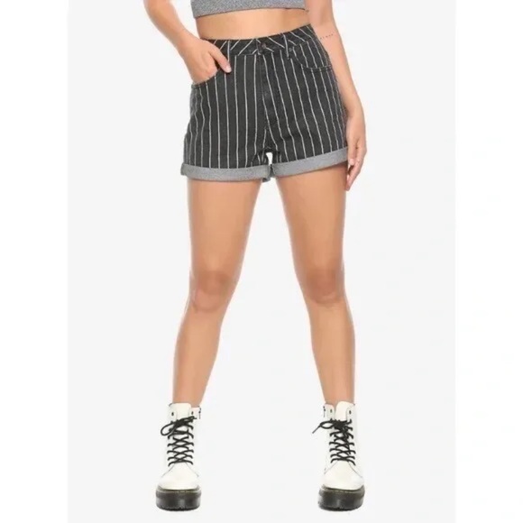Hot Topic HT Denim Mom High Waist Black & White Vertical Sripe Shorts Size 15 - Picture 6 of 8
